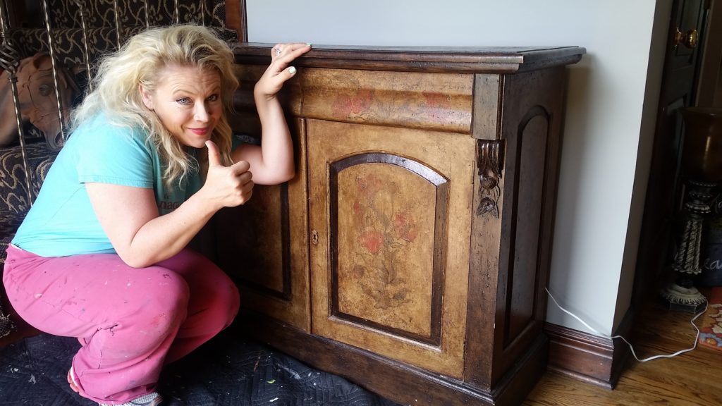 How to Paint White Furniture - My Entryway Table | Jennifer Allwood