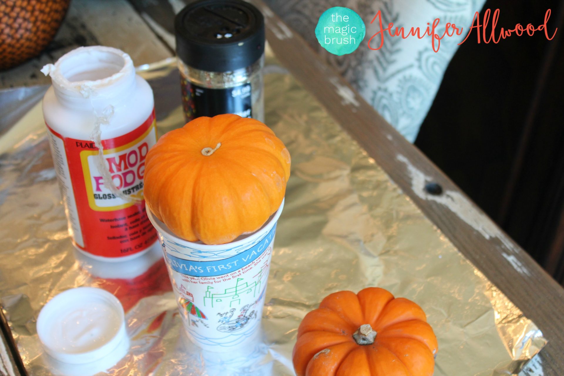 How to make Glitter Pumpkins for Fall Decor | The Magic Brush